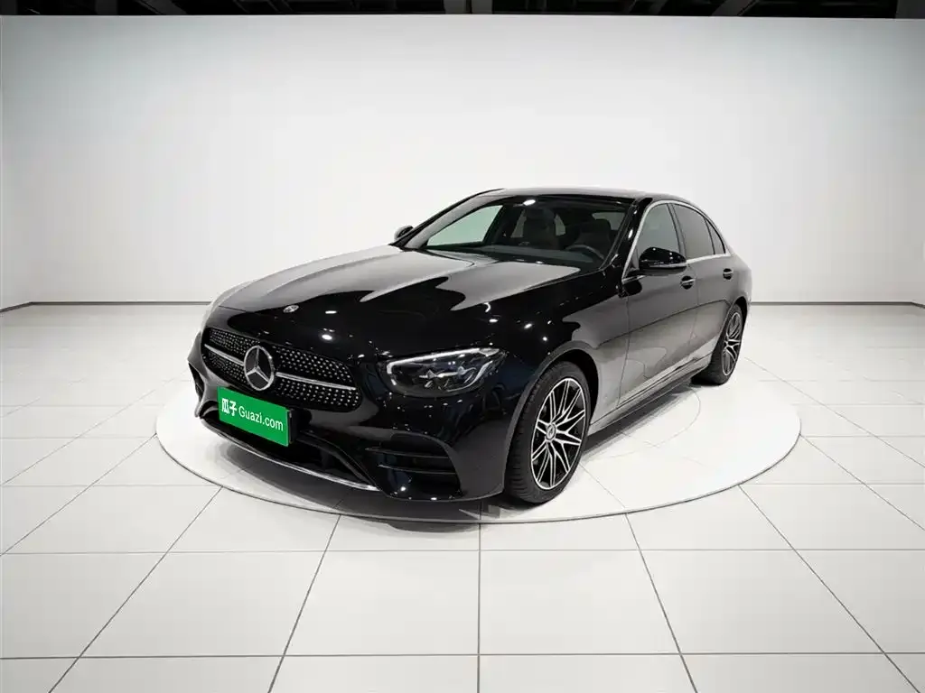Mercedes-Benz E-Class — фото 1