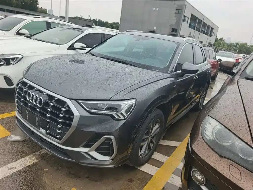 Audi Q3 — фото 1