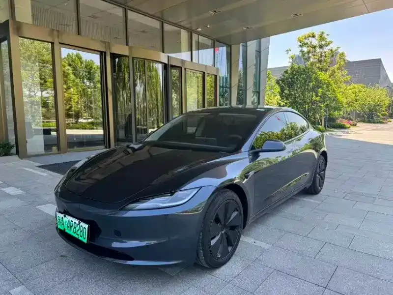 Tesla Model 3 — фото 1