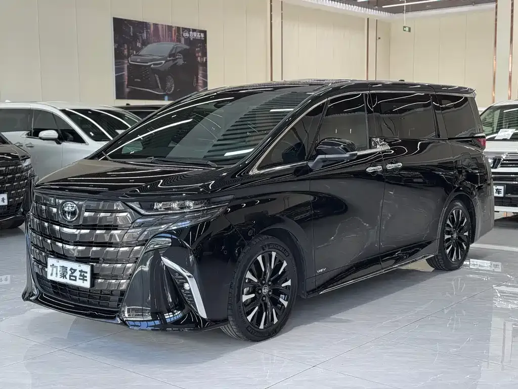 Toyota Alphard — фото 1