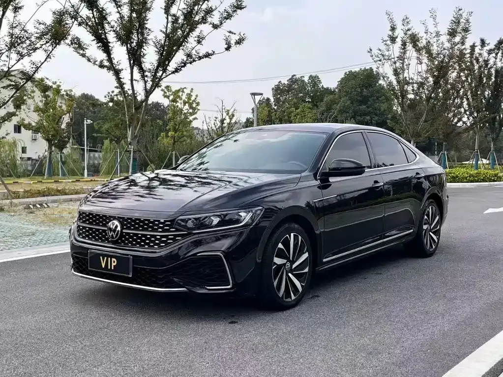 Volkswagen Passat — фото 1