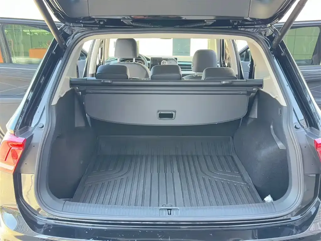 Volkswagen Tiguan L — фото 2