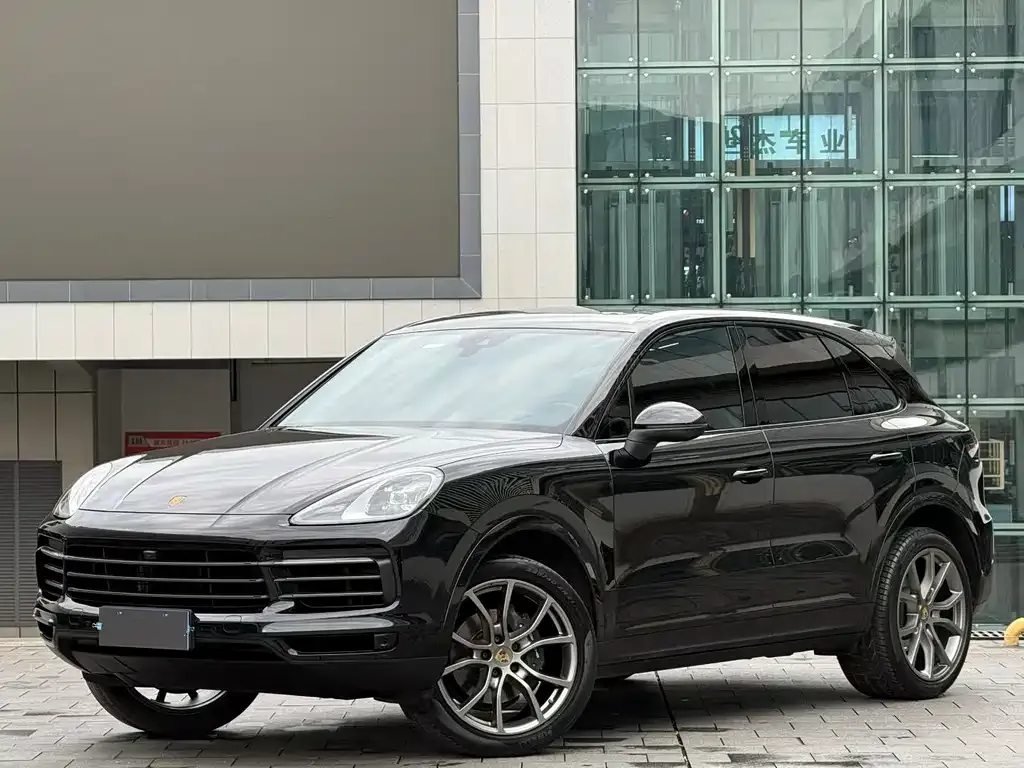 Porsche Cayenne — фото 1