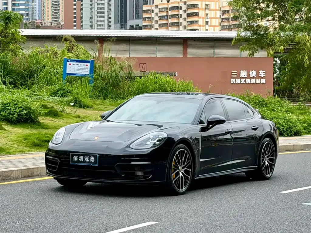 Porsche Panamera — фото 1
