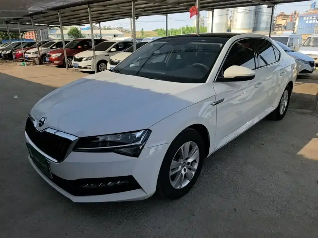 Skoda Superb — фото 1