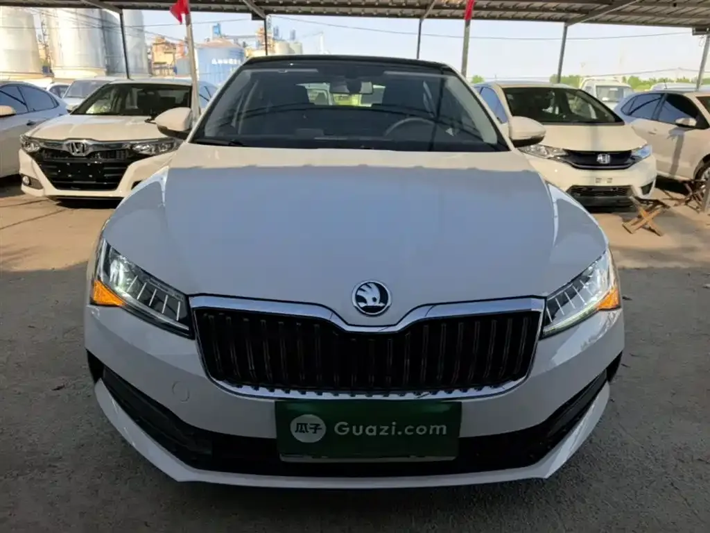 Skoda Superb — фото 9