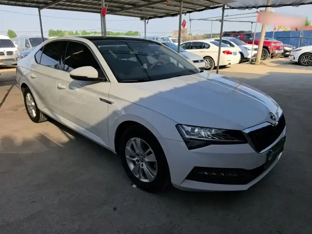 Skoda Superb — фото 2