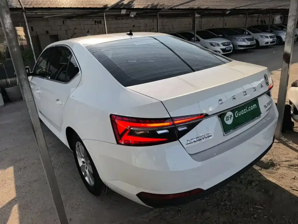 Skoda Superb — фото 3
