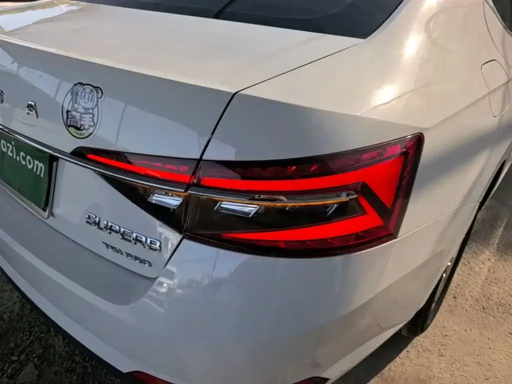 Skoda Superb — фото 10