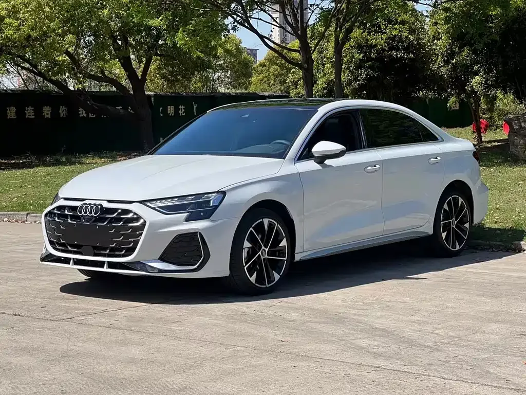 Audi A3 — фото 1