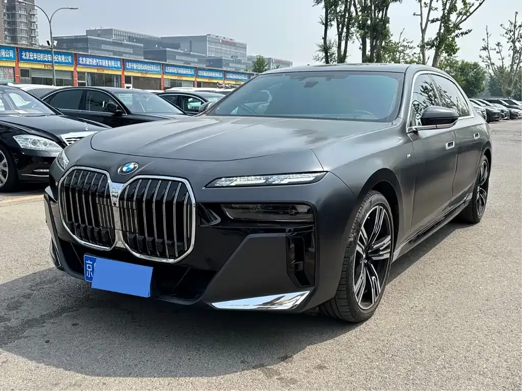 BMW 7 Series — фото 1