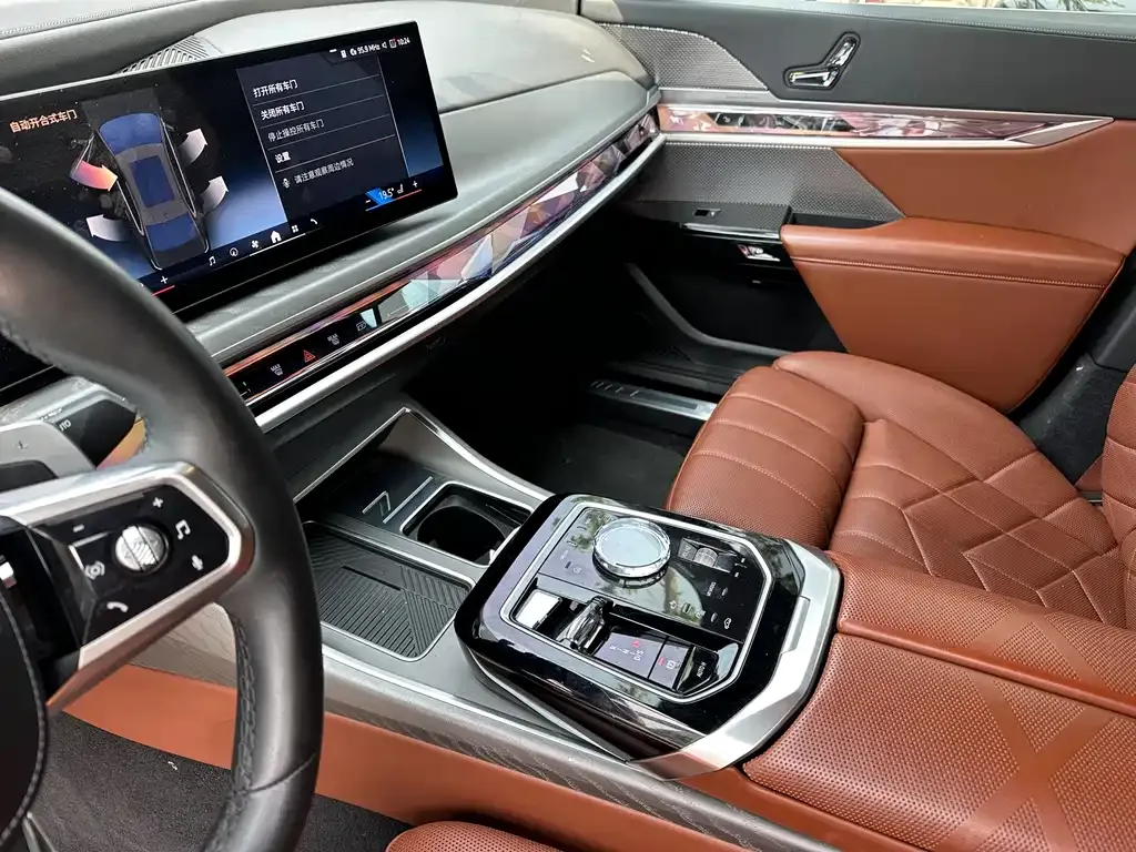 BMW 7 Series — фото 10