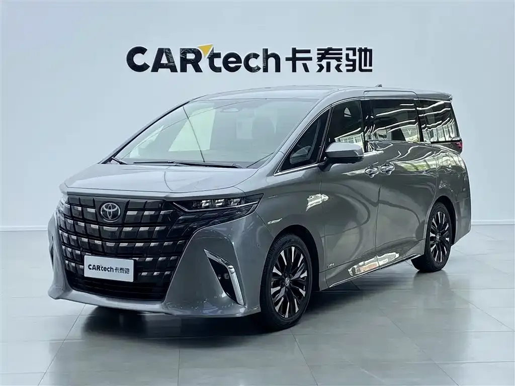 Toyota Alphard — фото 1
