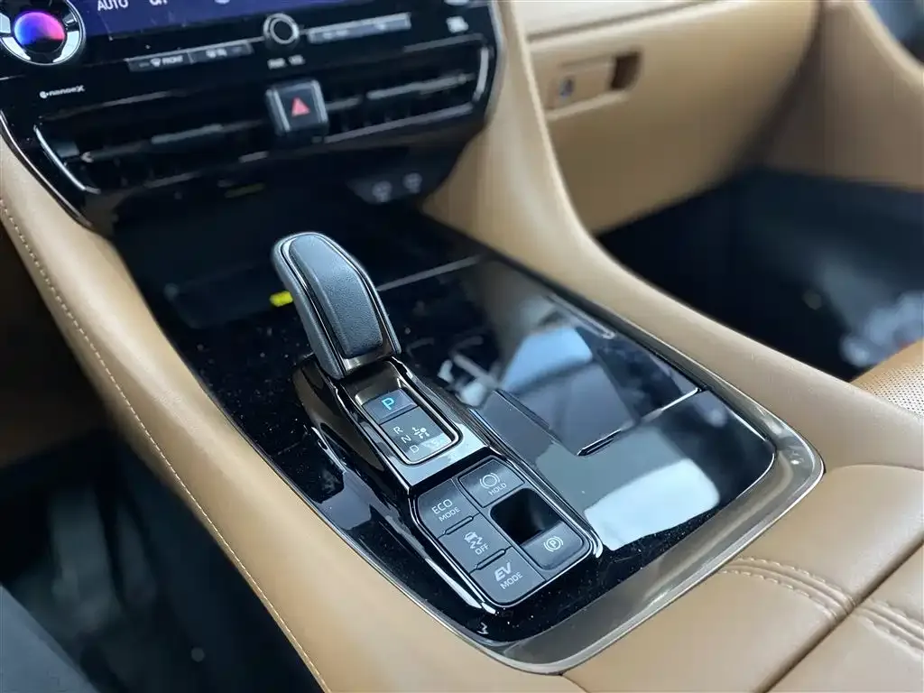 Toyota Alphard — фото 9