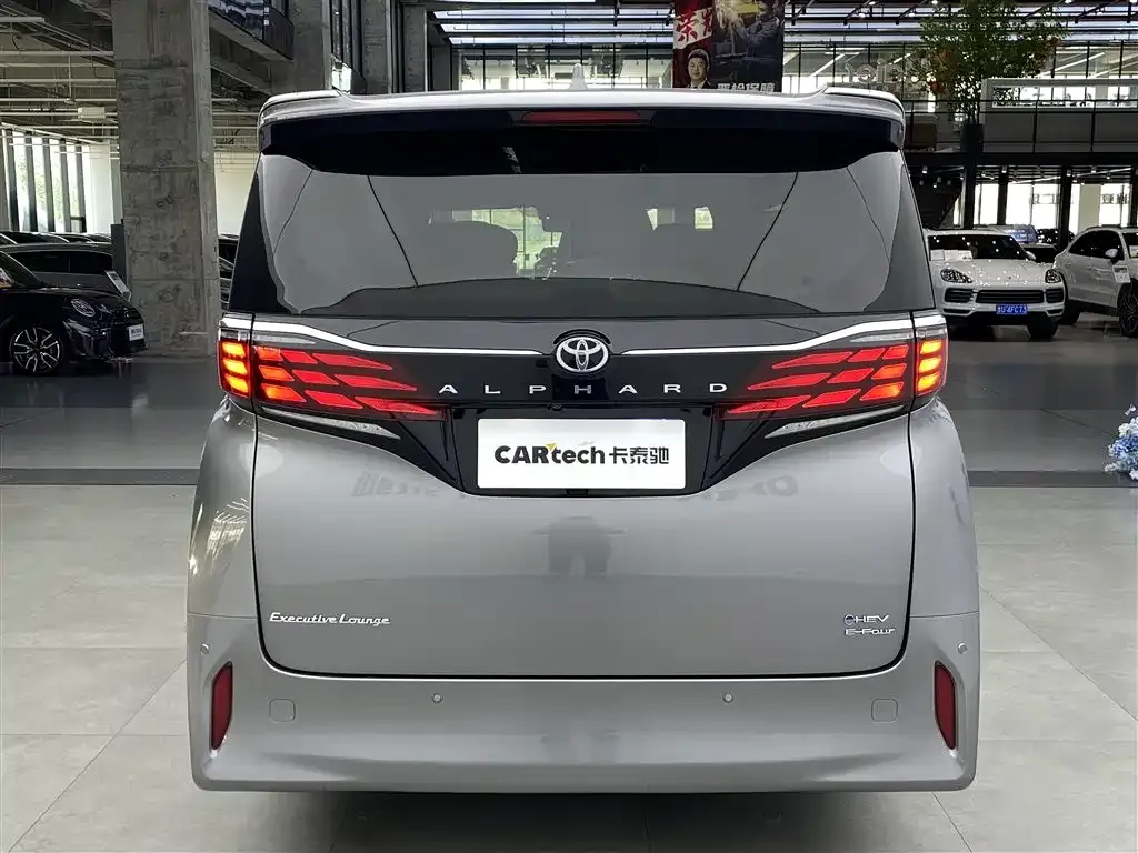 Toyota Alphard — фото 6