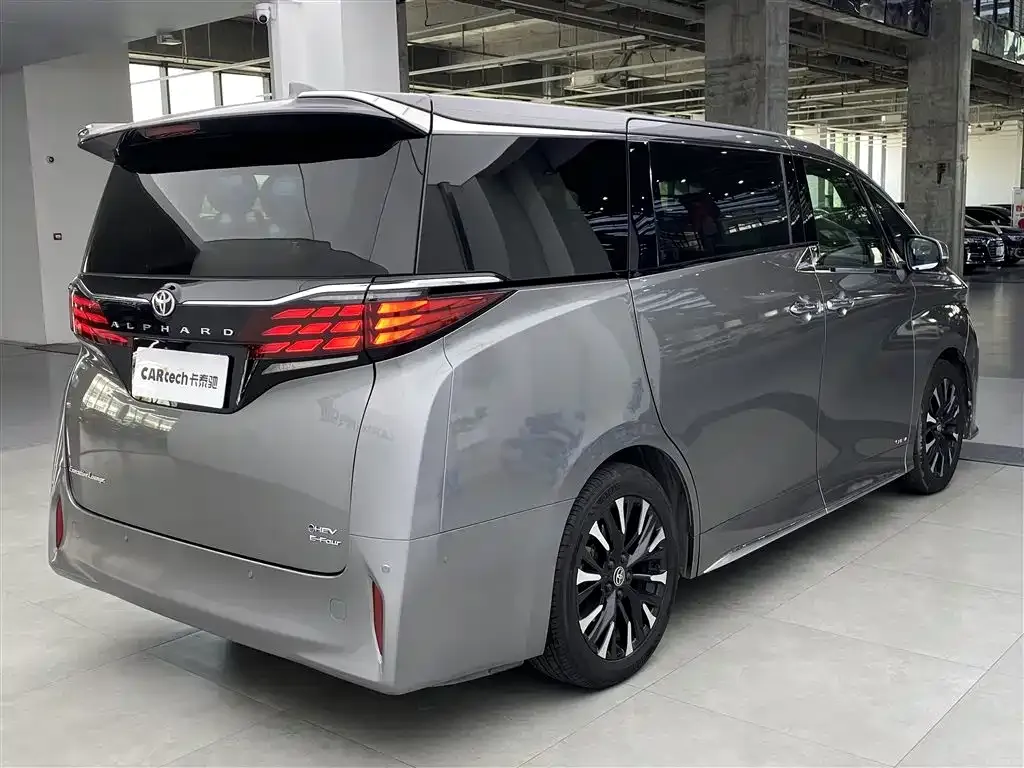 Toyota Alphard — фото 7