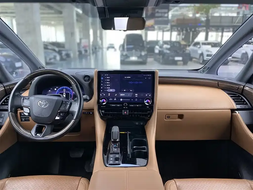 Toyota Alphard — фото 4