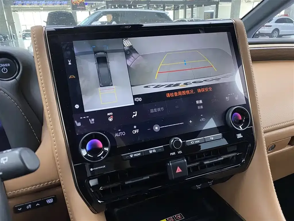 Toyota Alphard — фото 2