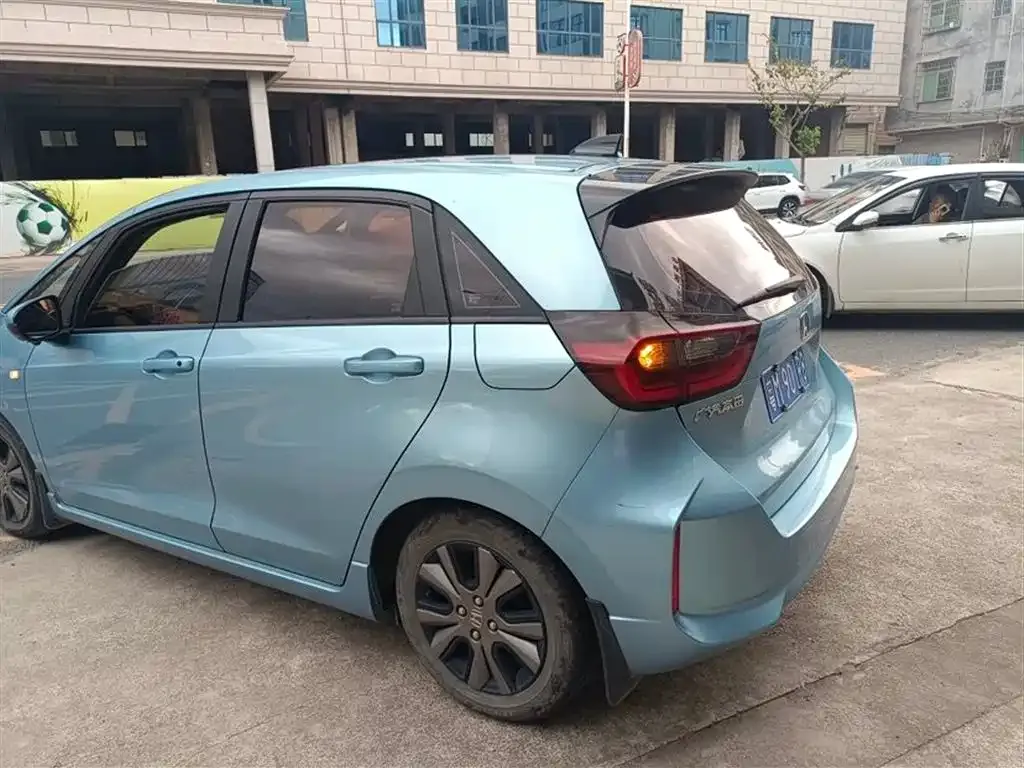 Honda Fit — фото 8