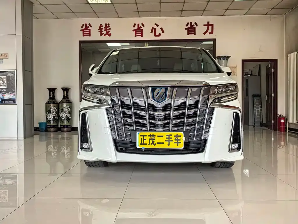 Toyota Alphard — фото 7