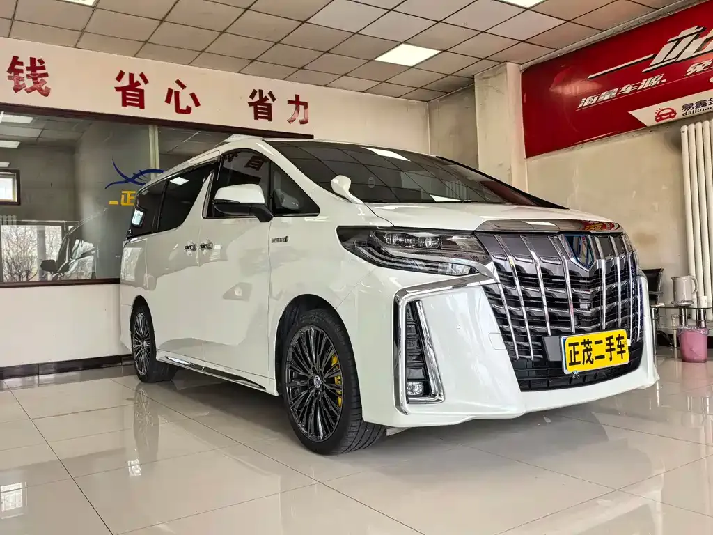 Toyota Alphard — фото 2