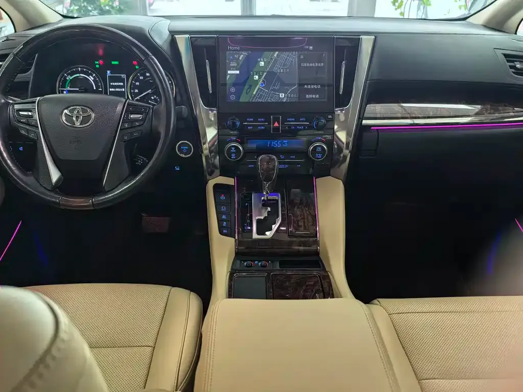 Toyota Alphard — фото 10
