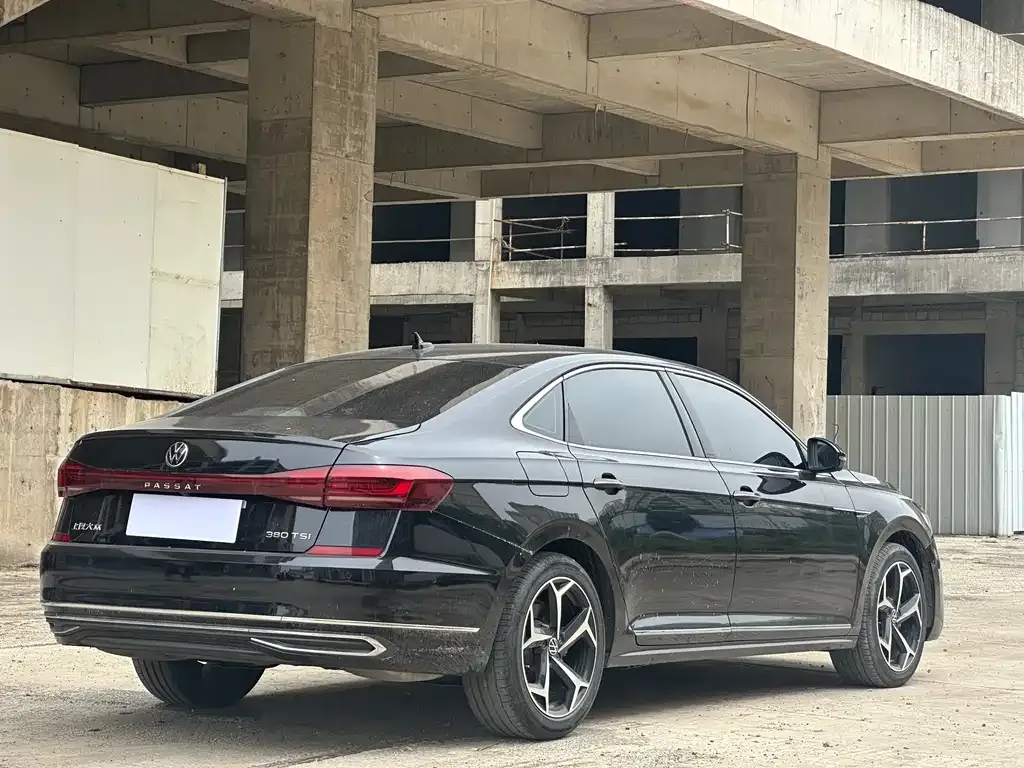 Volkswagen Passat — фото 8