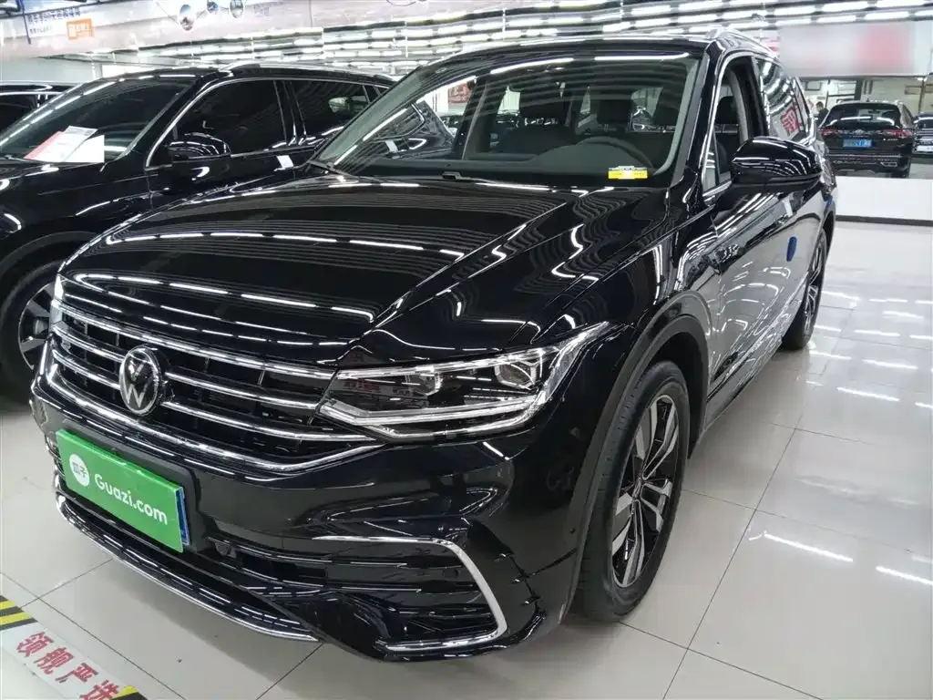 Volkswagen Tiguan L — фото 1