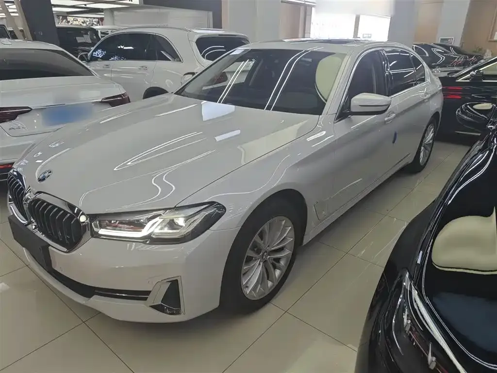 BMW 5 Series — фото 1