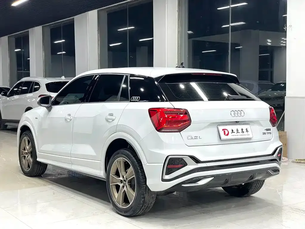 Audi Q2L — фото 6