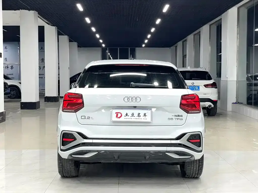 Audi Q2L — фото 5