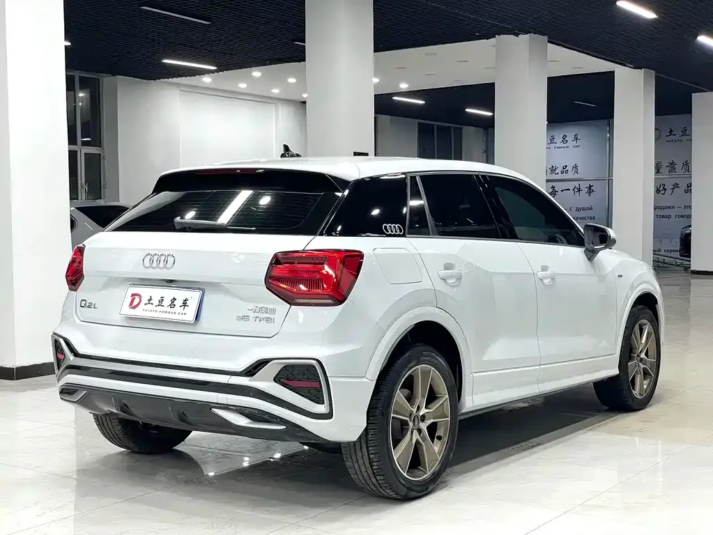 Audi Q2L — фото 10