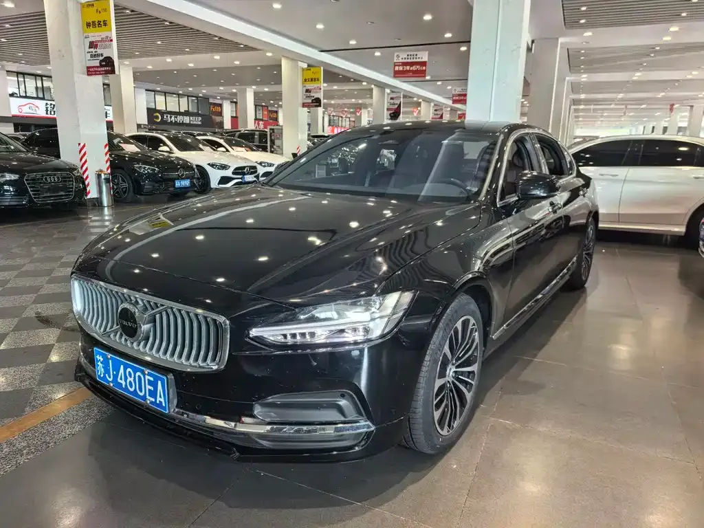 Volvo S90 — фото 1
