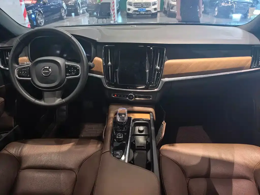 Volvo S90 — фото 10