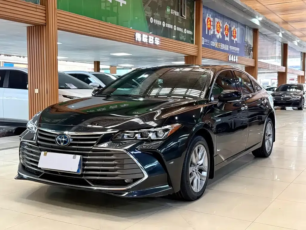 Toyota Avalon — фото 1