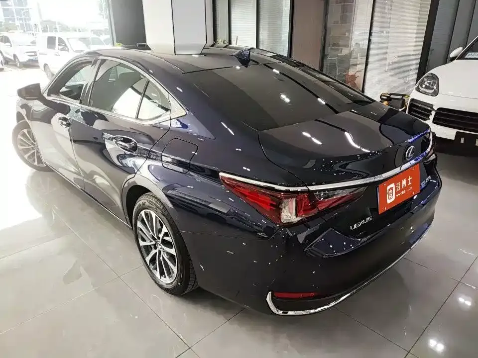 Lexus ES — фото 9