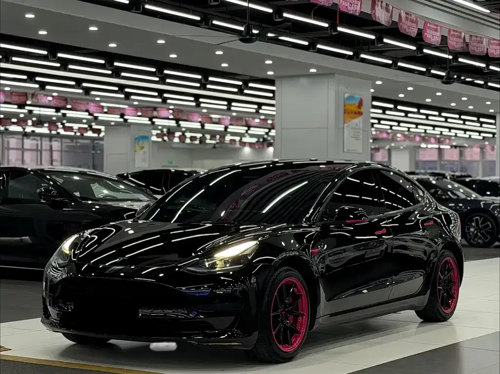 Tesla Model 3 — фото 1