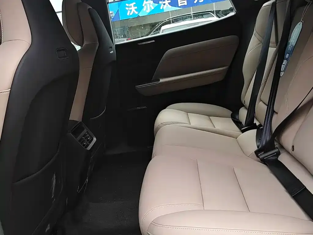 Volvo XC70 Plug-in Hybrid — фото 3