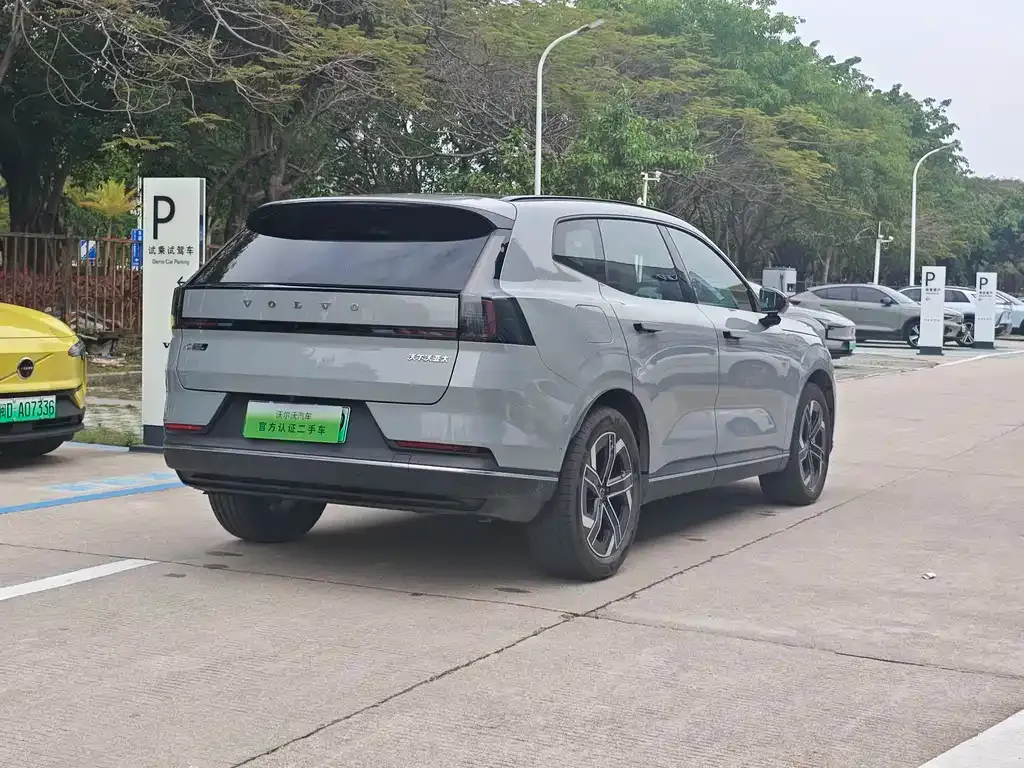 Volvo XC70 Plug-in Hybrid — фото 10