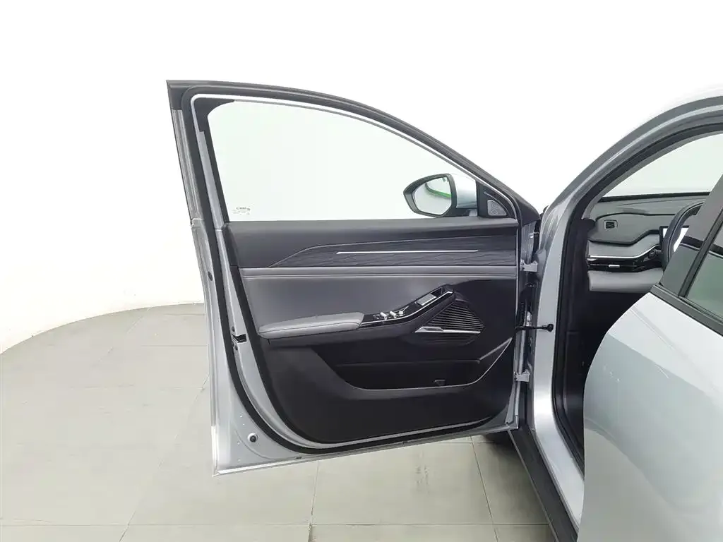 Geely Galaxy L6 — фото 6