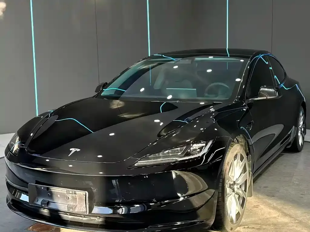 Tesla Model 3 — фото 1
