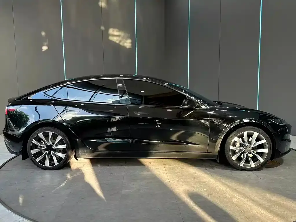 Tesla Model 3 — фото 4