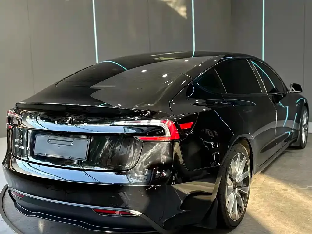 Tesla Model 3 — фото 10