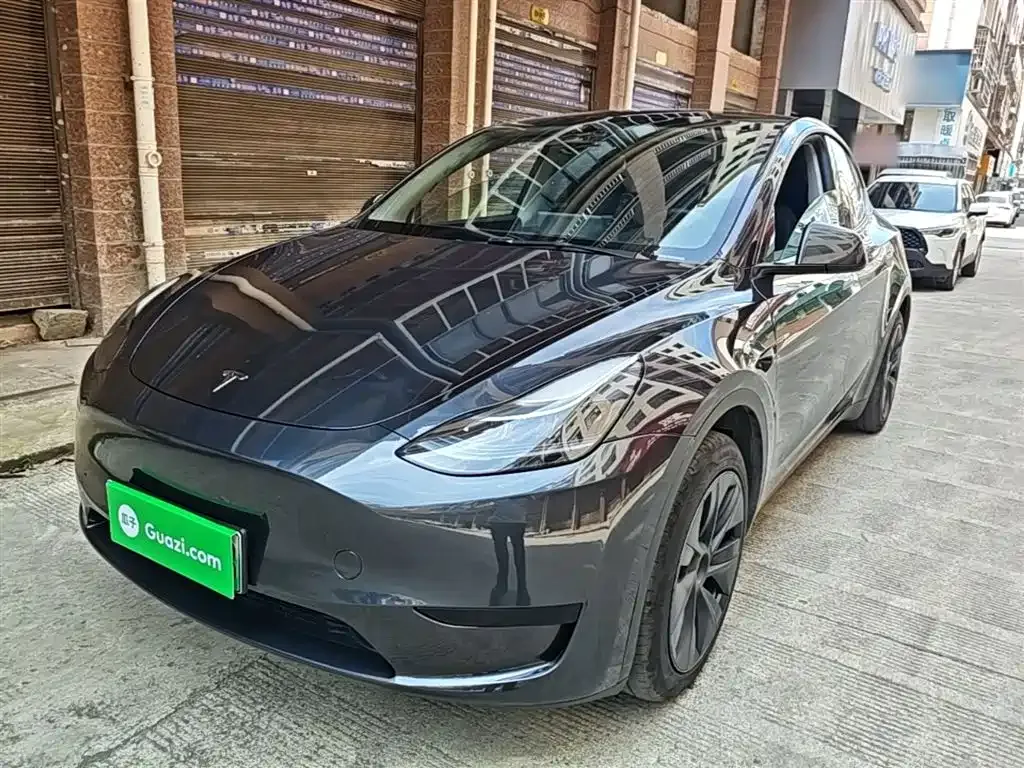 Tesla Model Y — фото 1