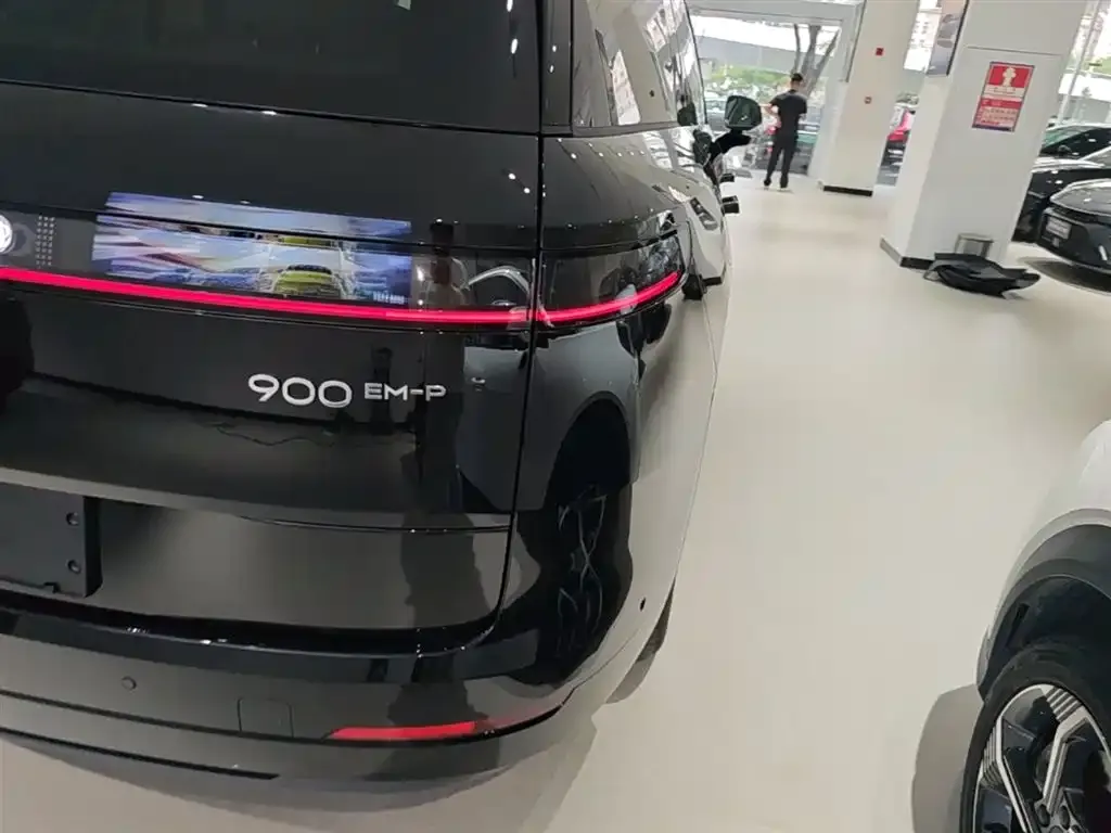 Lynk & Co 900 — фото 4