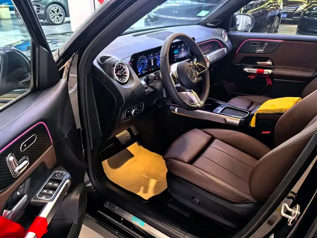 Mercedes-Benz EQB — фото 10