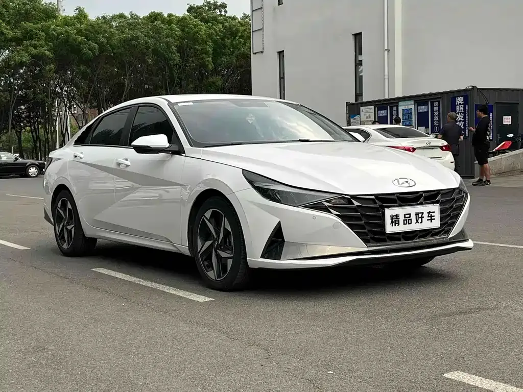 Hyundai Elantra — фото 5