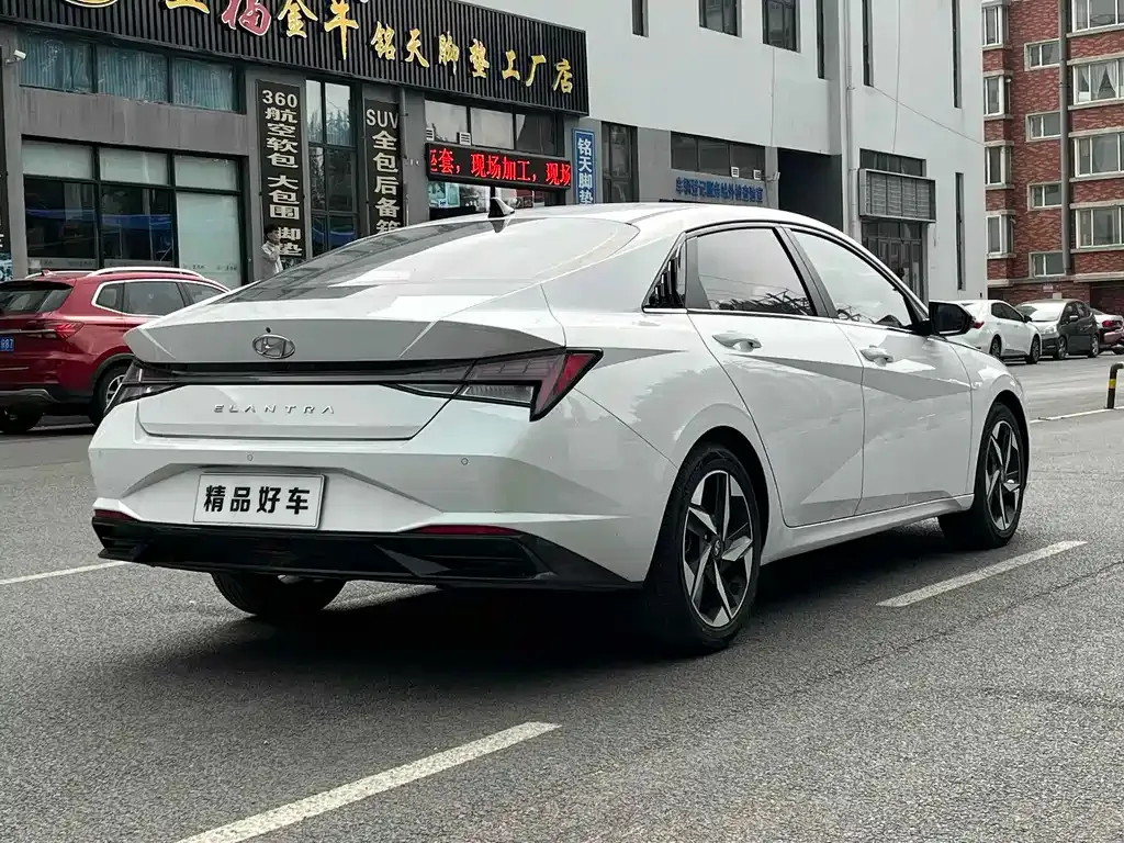 Hyundai Elantra — фото 7