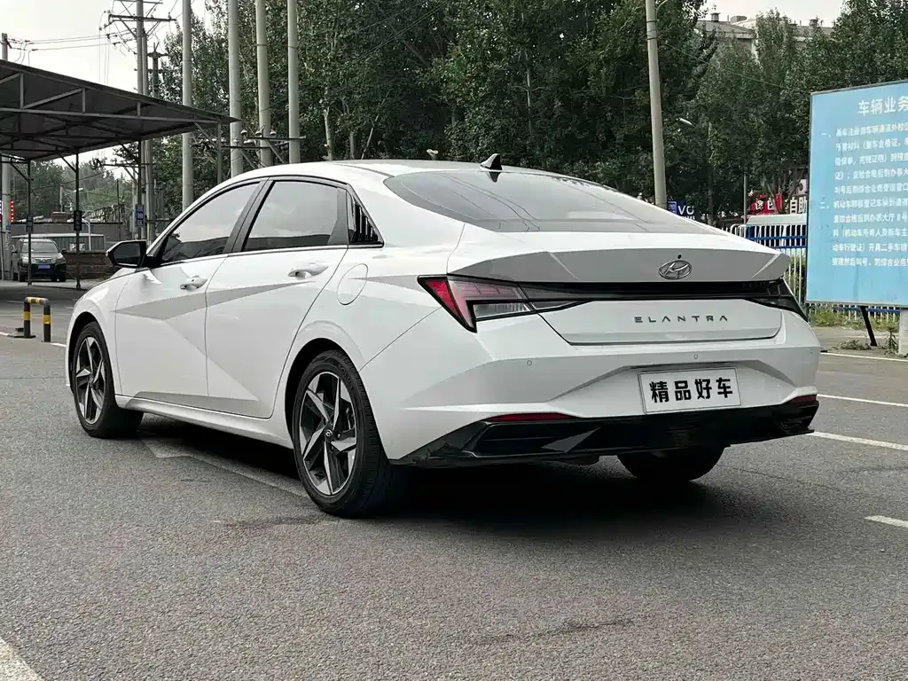 Hyundai Elantra — фото 9