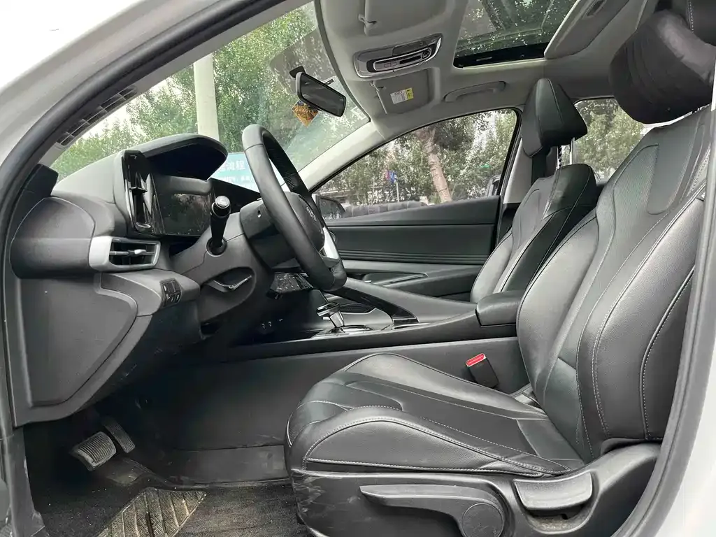 Hyundai Elantra — фото 4